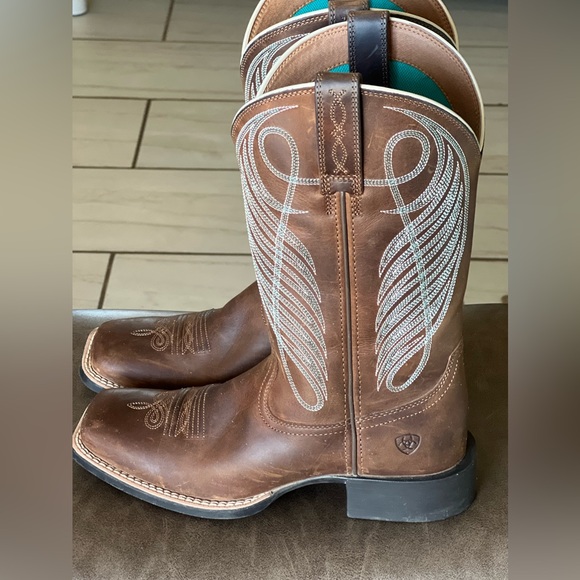 Ariat Brown Heeled Boots with Blue Stitching - Picture 5 of 9